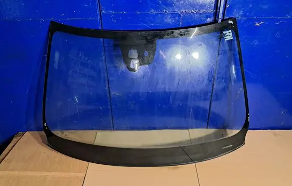 Volvo V60 Front windscreen/windshield window 31402732 31327376