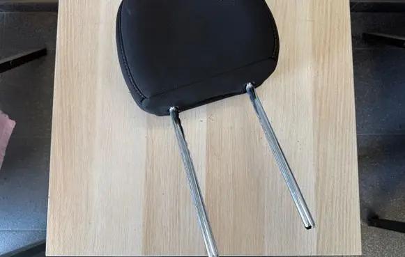 Hyundai i30 Front seat headrest 