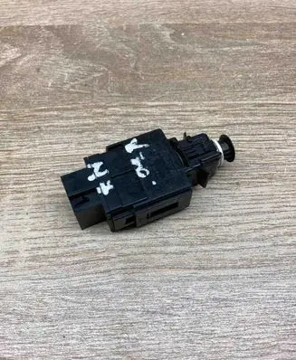 Volvo S70 V70 V70 XC Brake pedal sensor switch 9128577 98W28K