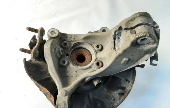 Volkswagen PASSAT B7 Front wheel hub