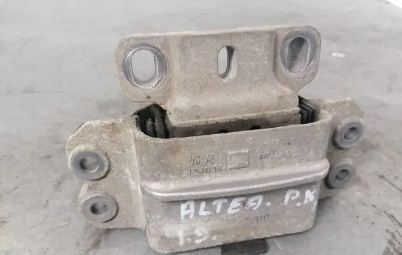 Seat Altea XL Engine mount bracket 1K0199555M