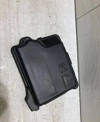 Opel Crossland X Fuse box cover 9671924480