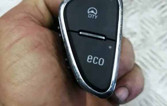 Opel Corsa E Engine start stop button switch 39031658 10142123 16586