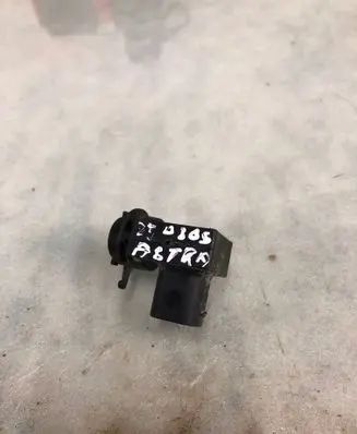 Opel Astra L Air quality sensor 9835979580
