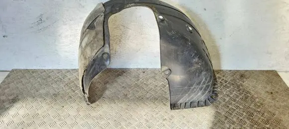 Front wheel arch liner splash guards