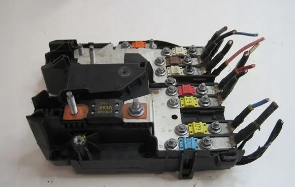 Peugeot Partner III Fuse box set 9822465180