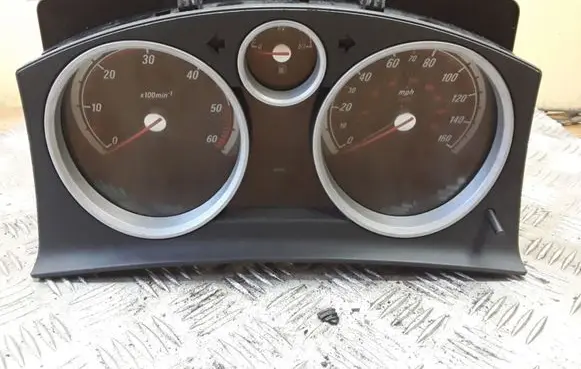 Opel Zafira B Speedometer (instrument cluster) 13225968 SW6607