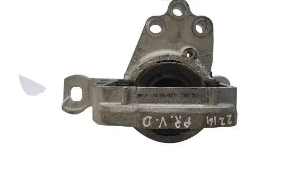 Ford Focus Engine mount bracket 7140300037 T10622923