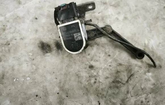 Headlight/headlamp level sensor