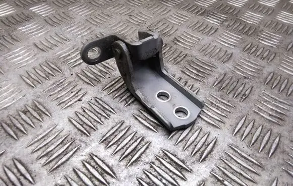 Toyota Avensis T250 Front door upper hinge