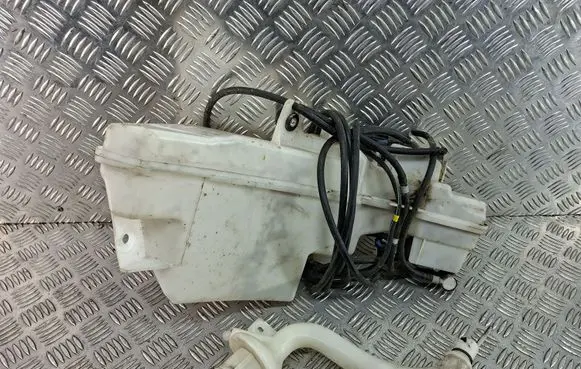 Volvo XC90 Windshield washer fluid reservoir/tank 31349385