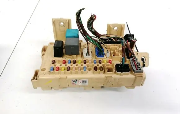 Toyota Avensis T250 Fuse box set 82641CA010F 82641-CA010-F
