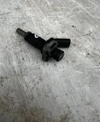 Mercedes-Benz GL X164 Fuel injector A2720780249