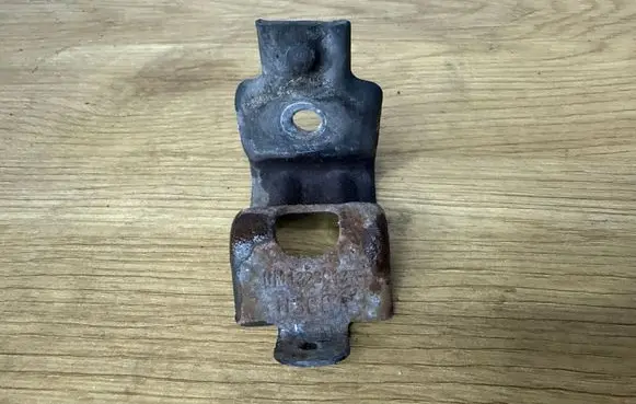 Opel Insignia A Radiator mount bracket 13239137