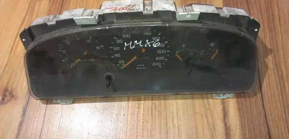 Mazda MX-6 Speedometer (instrument cluster) PLH43B