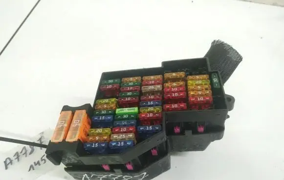 Volkswagen Touareg I Fuse box set
