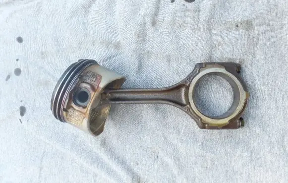 Renault Laguna II Piston with connecting rod 10104