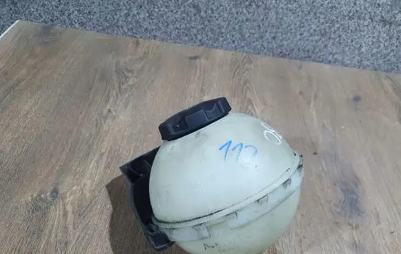 BMW Z4 g29 Coolant expansion tank/reservoir 7609470