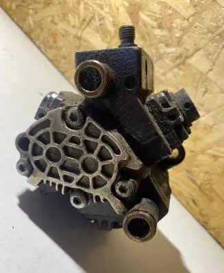 Hyundai i30 Fuel injection high pressure pump 331002A420 01003924144 0445010206