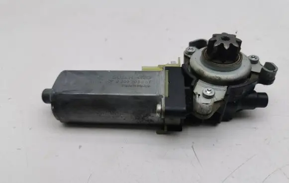 Mercedes-Benz ML W164 Seat adjustment motor 0390203001