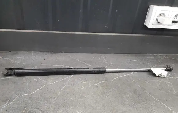 Toyota Avensis T270 Tailgate strut 