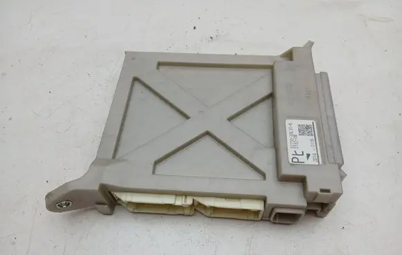 Lexus GS 250 350 300H 450H Fuse module 8273030L30