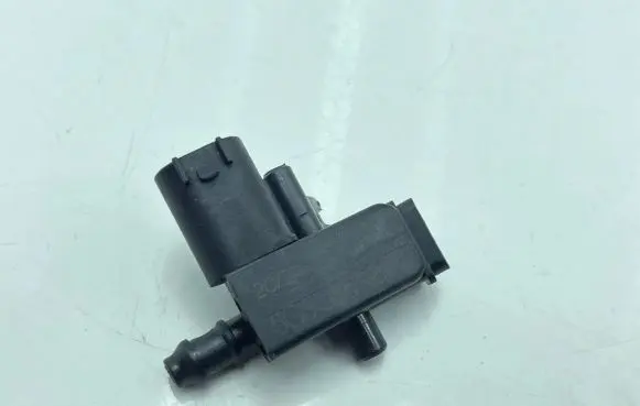 Windshield washer spray nozzle
