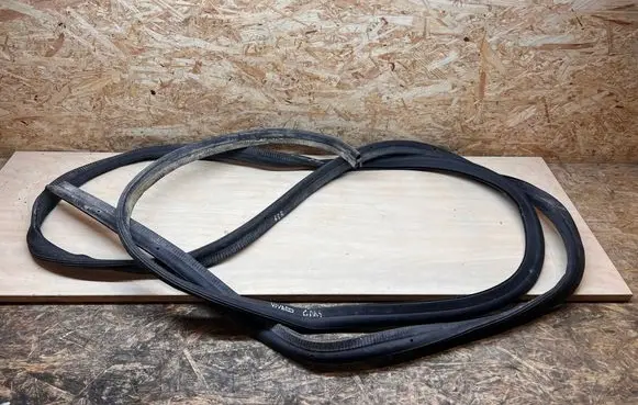 Opel Vivaro Loading door rubber seal (on body) 