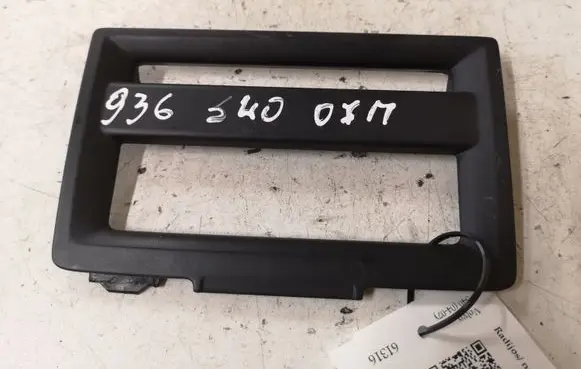 Volvo S40 Radio/GPS head unit trim 8650694