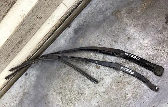 Honda Accord Front wiper blade arm