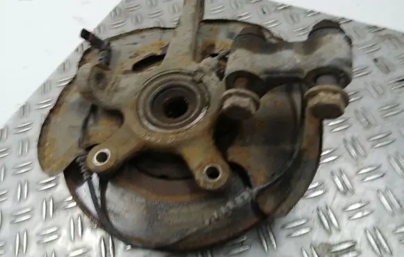 Mercedes-Benz A W169 Front wheel hub spindle knuckle