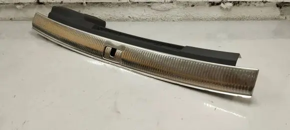Trunk/boot sill cover protection