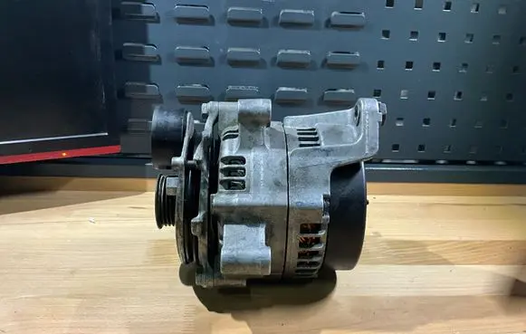 BMW 5 G30 G31 Generator/alternator 8634167 1040111052 104111052