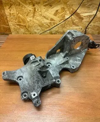 Volkswagen Golf V Generator/alternator bracket 03L903143D