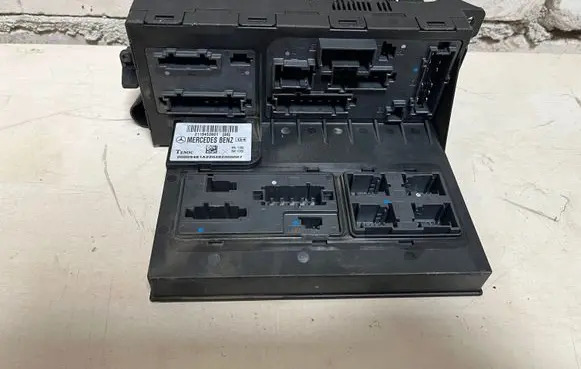 Mercedes-Benz E W211 SAM control unit A2115453801