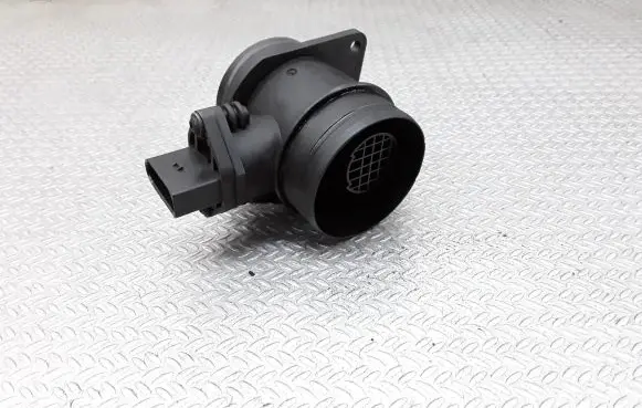 Skoda Octavia Mk2 (1Z) Mass air flow meter 0281002531 038906461B