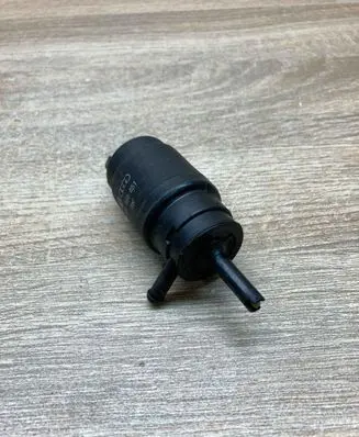 BMW 5 E39 Windscreen/windshield washer pump 431955651