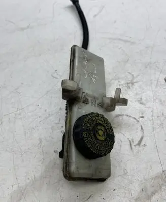 Brake fluid reservoir