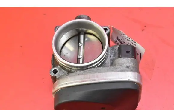 BMW 1 E81 E87 Throttle body valve 143922404