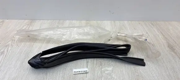 Hyundai i30 Rubber seal front door window/glass 82530A6000