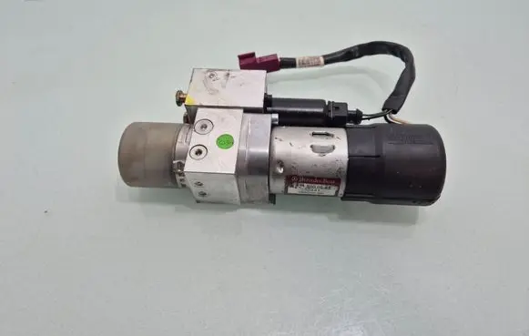 Mercedes-Benz GL X164 Convertible roof hydraulic pump A6290983407