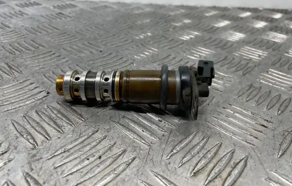BMW 3 E90 E91 Camshaft vanos timing valve 7561264