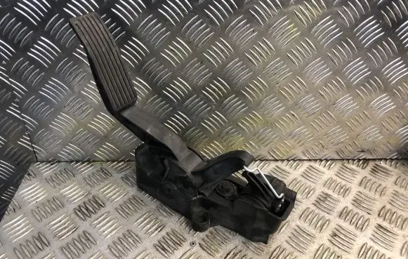 Mercedes-Benz A W169 Accelerator throttle pedal 1693000204