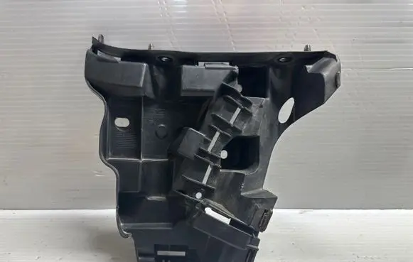Volvo XC70 Front bumper mounting bracket 31214960