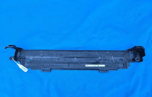 BMW M4 G82 G83 Radiator mount bracket 8095290