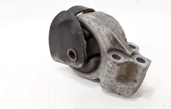 Volvo S40, V40 Engine mount bracket