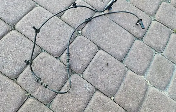Opel Insignia B ABS brake wheel speed sensor 84613188