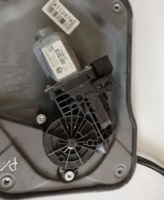 Skoda Fabia Mk2 (5J) Front door window regulator motor 6Q2959802C