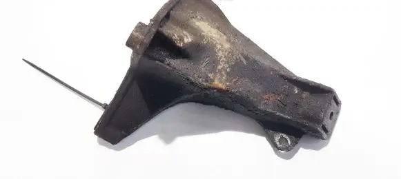 Volkswagen PASSAT B5 Engine mounting bracket 8d0199308l