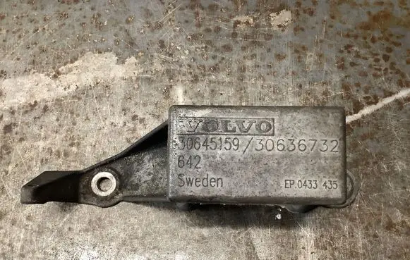 Volvo XC90 Engine mount bracket 30645159 30636732 EP0433435